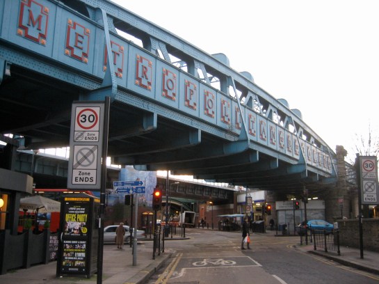 Yes, a photographer always has right of way