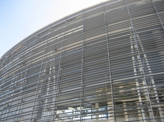 A big hand for this entrance