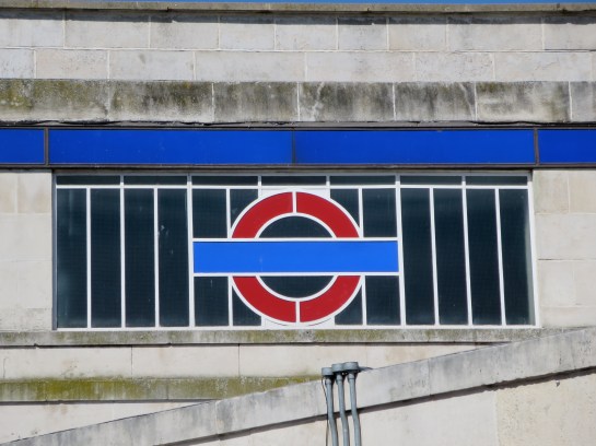 Through the round(el) window